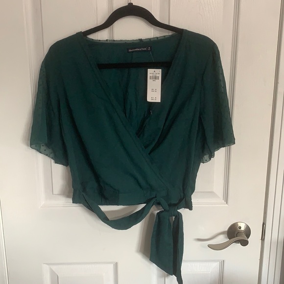 Abercrombie & Fitch Tops - Abercrombie Cropped Blouse